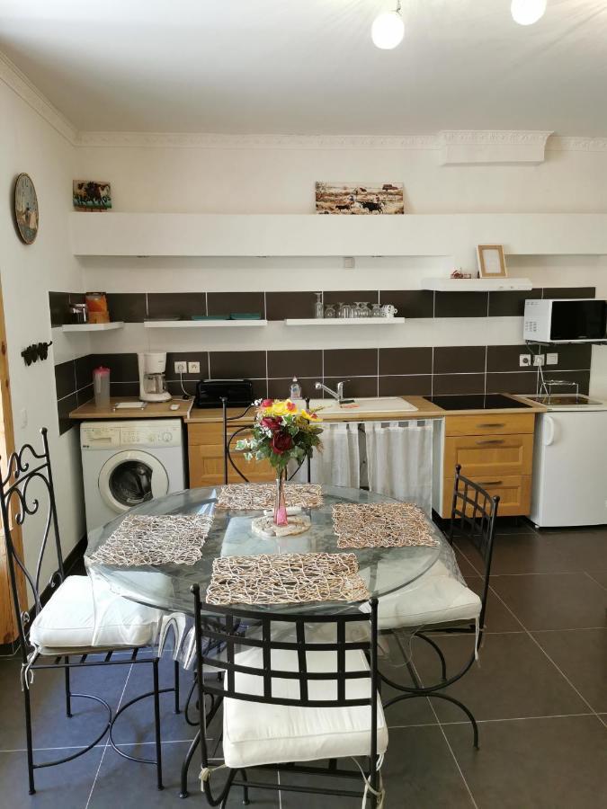 Apartamento Les Oliviers, Avec Terrasse Beaucaire  Exterior foto